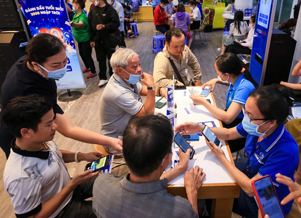 Nếu cá nhân đăng ký quá 10 SIM cùng một nhà mạng hoặc 18 SIM trên tất cả các nhà mạng cũng có thể bị khóa và thu hồi số điện thoại